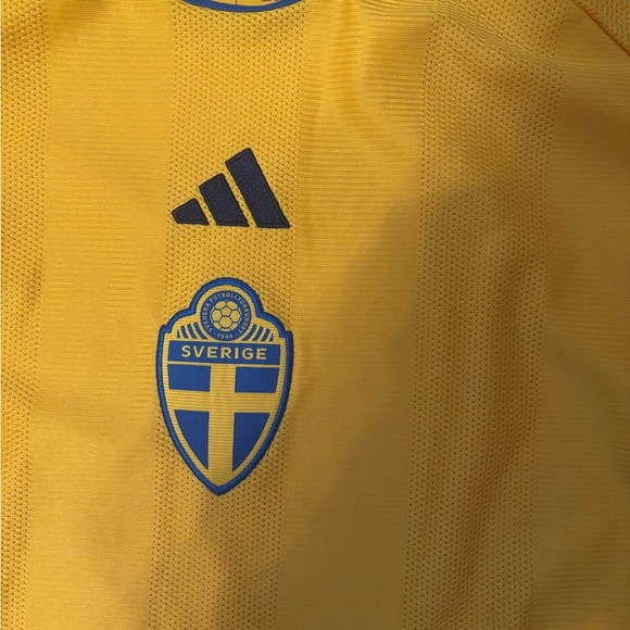 NEW Adidas Sweden Sverige Soccer Jersey FIFA World Cup Official Kit Women Size M - Picture 3 of 4
